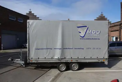 Gesloten kipaanhangwagen Saris – kavel bij Openbare Verkopen, Gent