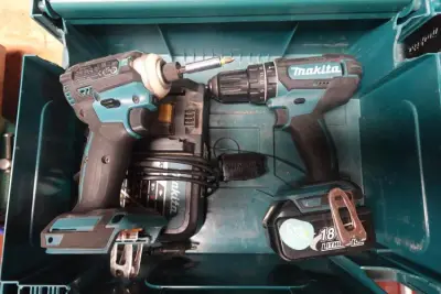 Accu slagschroevendraaier + boormachine Makita – kavel bij Openbare Verkopen, Gent