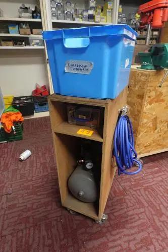 Compressor Specair + toebehoren – kavel bij Openbare Verkopen, Gent