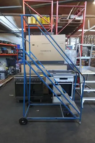Verrijdbare metalen magazijnladder – kavel bij Openbare Verkopen, Gent