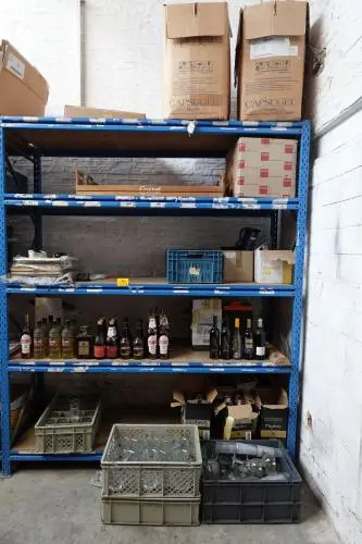 Inhoud rek – kavel bij Openbare Verkopen, Gent