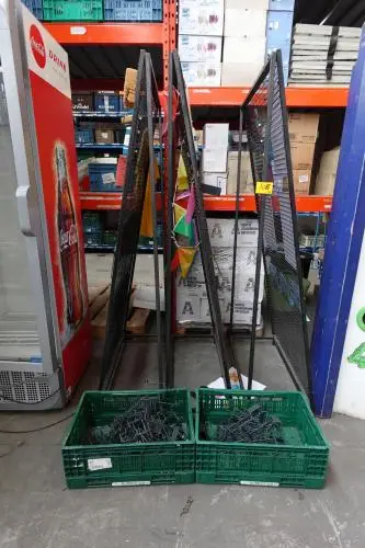 3x Metalen affichepaneel + kast – kavel bij Openbare Verkopen, Gent