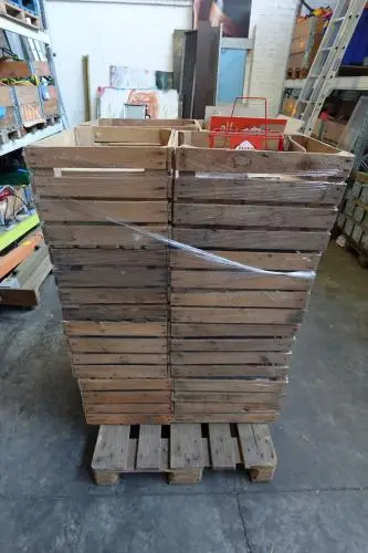 16x Houten kist + inhoud – kavel bij Openbare Verkopen, Gent