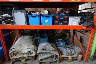 Onderdelen tenten – kavel bij Openbare Verkopen, Gent