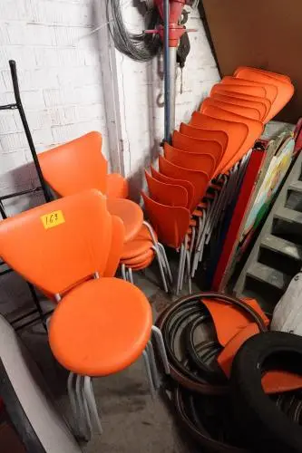 25x Stapelbare kunststof stoel – kavel bij Openbare Verkopen, Gent