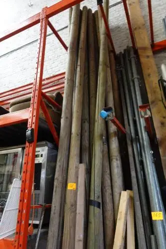 Partij houten palen – kavel bij Openbare Verkopen, Gent