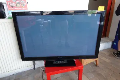 Televisie Panasonic + stereo JVC – kavel bij Openbare Verkopen, Gent