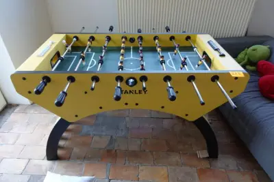 Tafelvoetbal Stanley – kavel bij Openbare Verkopen, Gent
