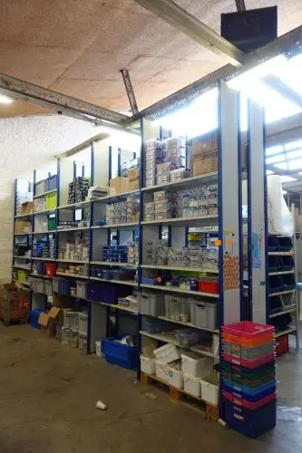 Grote partij magazijnrekken – kavel bij Openbare Verkopen, Gent