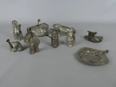 Set vintage chocoladevormen van metaal – kavel bij De Kringwinkel, Diest