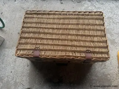 picknickmand – kavel bij Vlavem