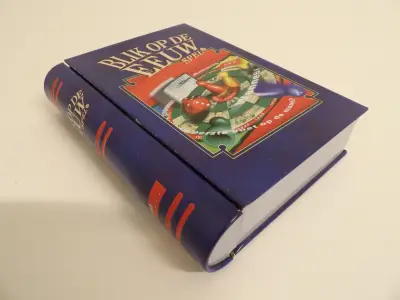 Blik op de eeuw spel (NIEUWSTAAT) – kavel bij De Kringwinkel, Leopoldsburg