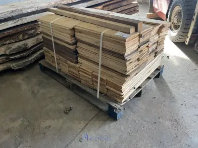 Partij houten plankjes grenen – kavel bij VH Auctions