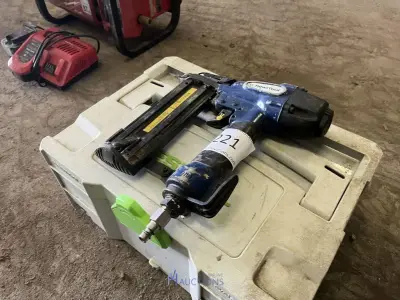 Pneumatische nagelindrijver HEWI TOOLS – kavel bij VH Auctions