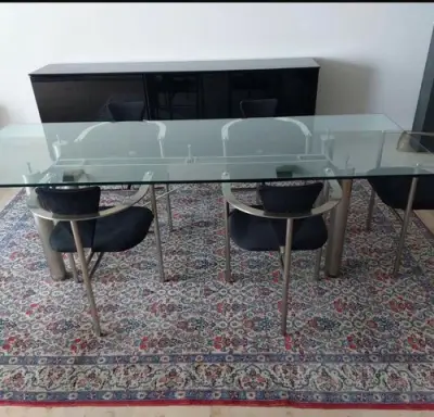 Glazen tafel met inox onderstel – kavel bij Belga Veilingen, Knokke