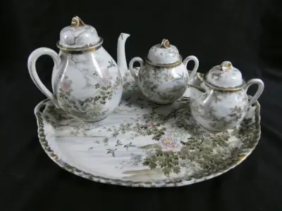 Porseleinen theeservies met decoratieve vogels en bloemen – kavel bij De Kringwinkel, Diest
