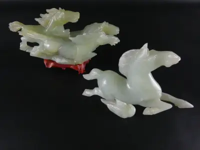 Decoratieve paardjes in Jade achtige steen – kavel bij De Kringwinkel, Heverlee