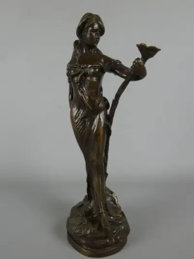 Bronzen beeld van vrouw met bloem – kavel bij De Kringwinkel, Diest