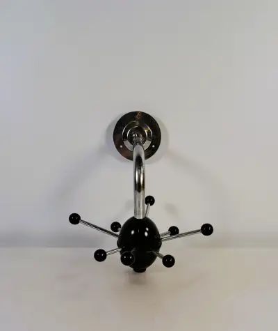 Vintage Sputnik wandkapstok met zwarte bol, ca. 1960-1970 – kavel bij De Kringwinkel, Turnhout