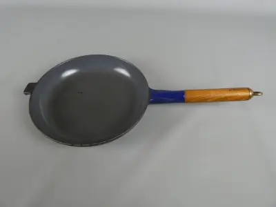 Le Creuset pan – kavel bij De Kringwinkel, Diest