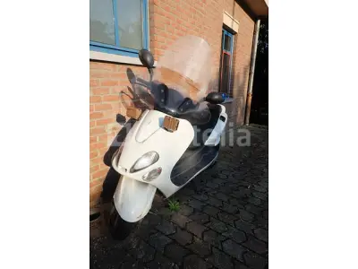 REF: V1 - 125 cc scooter (voor onderdelen) MBK Skyliner – kavel bij Auctelia, Waremme
