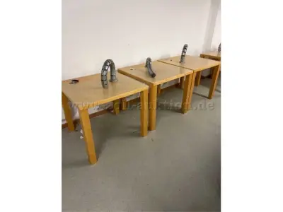 3 Quadratische Tische - Hersteller: Einkaufszentrale für Bibliotheken GmbH – kavel bij Zoll-Auktion, Berlin