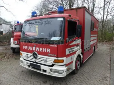 1 Mercedes-Benz ATEGO 976.X1 / 815F 3-türig mit Ladebordwand – kavel bij Zoll-Auktion, Bremen