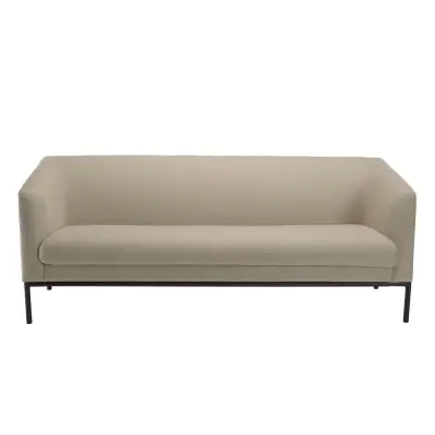 NELSON - Beige 3-zitsbank met zwarte metalen poten – kavel bij GSD Auctions, Zoeterwoude