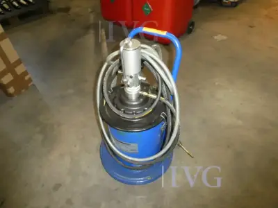 mobile pneumatische Fettpumpe HBM – kavel bij IVG, Velen