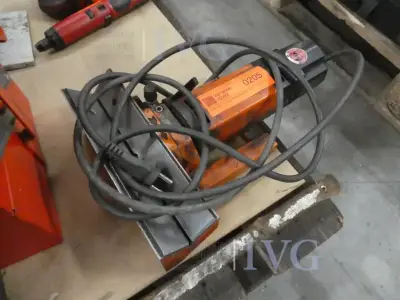 Kantenfräsmaschine (orange) – kavel bij IVG, Velen