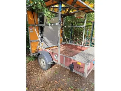 1 Fahrbare Absperrtafel Nissen A2 (defekte Steuerelektronik) – kavel bij Zoll-Auktion, Bielefeld