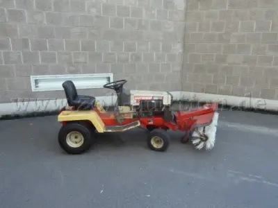 1 Gutbrod-Traktor Typ 1010 mit Anbaugeräten – kavel bij Zoll-Auktion, Koblenz