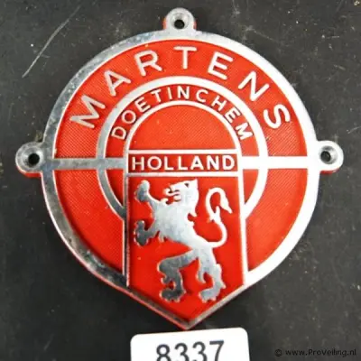 Vintage metalen kluisplaat of logo-embleem van de Nederlandse kluizen- en metaalwarenfabrikant Martens uit Doetinchem – kavel bij ProVeiling, Wageningen