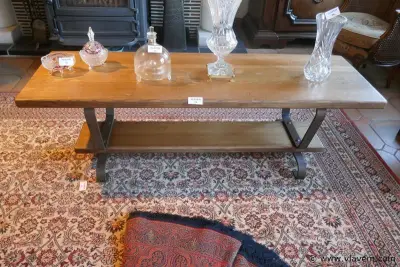 Salontafel in hout en gietijzer – kavel bij Vlavem