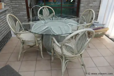 Tafel met stoelen – kavel bij Vlavem
