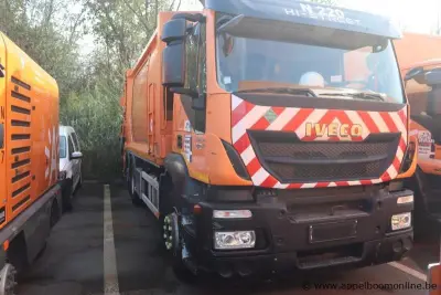vuilnisvrachtwagen IVECO Stralis Pusher 4000, datum 1ste inschr 8/11/2015, chassis nr WJME2NNHC60C295690, diesel, Euro VI, km-stand laatste keuring… – kavel bij Appelboom
