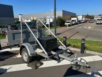 Aanhangwagen HAPERT R750, XLHR7500000701242, enkelas, mtm 750kg, opklapbare signalisatieborden, zwarte gereedschapskist, 089-012 – kavel bij Appelboom