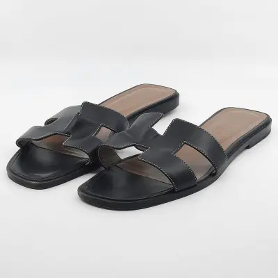Paar slippers, maat 40, Hermès, 021056Z BL – kavel bij Domeinen Roerende Zaken, Groningen