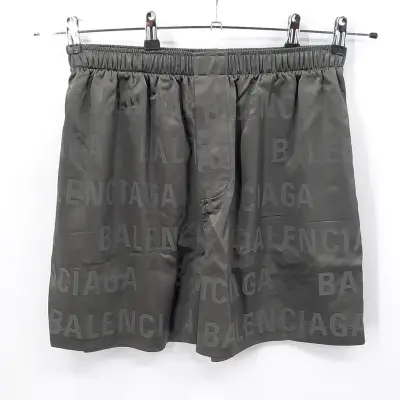 Korte Broek, maat 48, Balenciaga – kavel bij Domeinen Roerende Zaken, Groningen