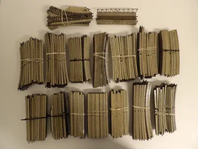 Grote verzameling Märklin modeltreinrails (ca. 167 stuks) – kavel bij De Kringwinkel, Leopoldsburg