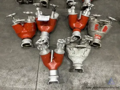 6 metalen verdeelstukken met afsluitbare uitgangen, type 70 - 2x 70 dsp – kavel bij Appelboom