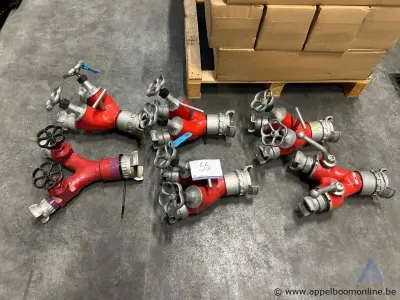 6 Metalen verdeelstukken met afsluitbare uitgangen, type 70 - 2x 45 dsp – kavel bij Appelboom