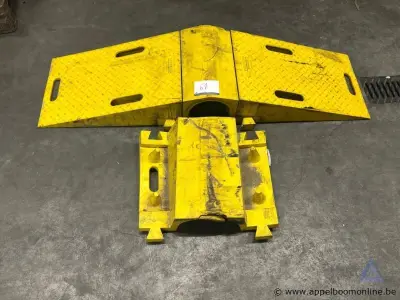 Slangenbruggen CHECKERS Diamondback, model UHB-5060R, bestaande uit bruggen, voeten en tussenstukken – kavel bij Appelboom