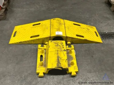 Slangenbruggen CHECKERS Diamondback, model UHB-5060R, bestaande uit bruggen, voeten en tussenstukken – kavel bij Appelboom