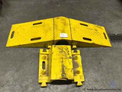 Slangenbruggen CHECKERS Diamondback, model UHB-5060R, bestaande uit bruggen, voeten en tussenstukken – kavel bij Appelboom