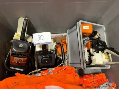 Lot onderdelen voor motorzagen, inclusief 3 zaagbladen STIHL, 45 cm – kavel bij Appelboom
