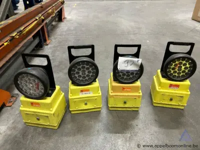 4 draagbare LED-schijnwerpers Arisco SL R115 02. Werking niet gekend – kavel bij Appelboom