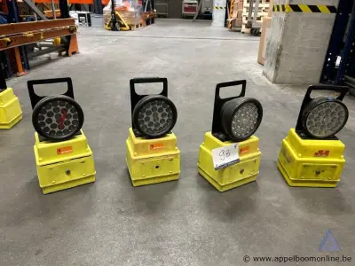 4 draagbare verlichtingssystemen ARISCO,. Werking niet gekend – kavel bij Appelboom
