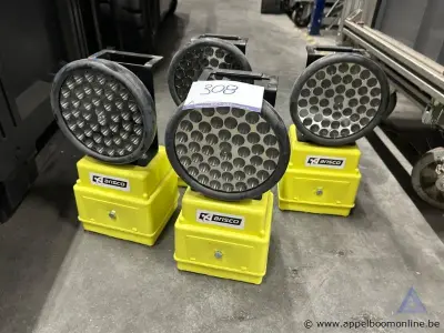 4x Draagbare LED-schijnwerper Arisco. Werking niet gekend – kavel bij Appelboom