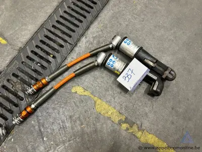 2 hydraulische scharen Holmatro, MINICUTTER HTS, bouwjaar 2011, maximale druk 72 MPa, maximale capaciteit 78.5 kN. Werking niet gekend – kavel bij Appelboom